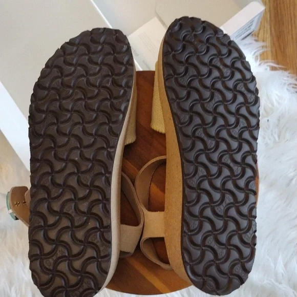 Birkenstock Sandals- Size 40 (9-9.5) Cream with Gold Buckle- Papillo Glenda NWT - Picture 8 of 8